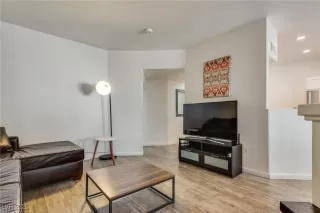 Photo #5: 2709037 Listing 