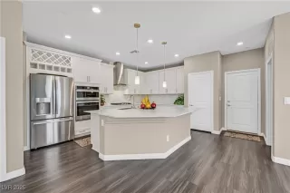 Photo #5: 2709105 Listing 