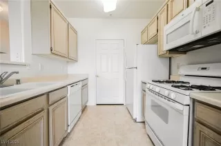 Photo #2: 2709119 Listing