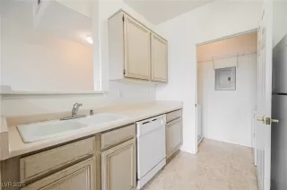 Photo #3: 2709119 Listing