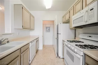 Photo #4: 2709119 Listing