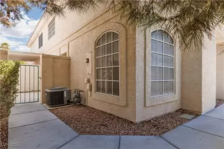 Photo #2: 2709164 Listing 