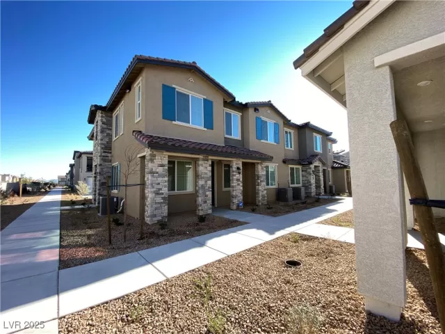 MLS: 2709225 Condo For Sale