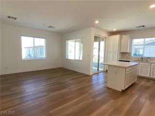Photo #6: 2709225 Listing 