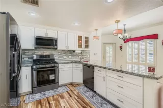 Photo #2: 2709237 Listing