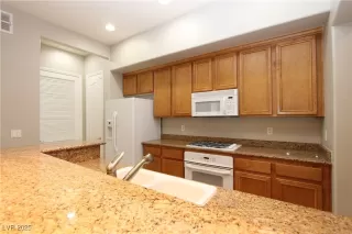 Photo #5: 2709239 Listing 