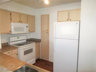 Photo #5: 2709244 Listing 