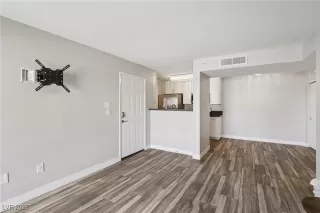 Photo #4: 2709248 Listing