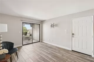 Photo #5: 2709248 Listing