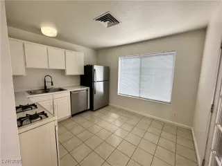 Photo #4: 2709266 Listing 