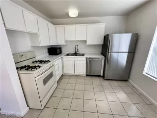 Photo #5: 2709266 Listing 