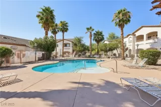 Photo #4: 2709285 Listing