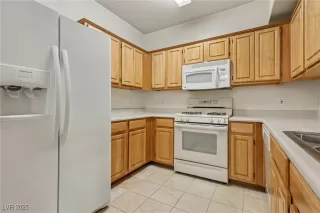 Photo #6: 2709285 Listing