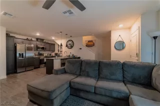 Photo #2: 2709295 Listing