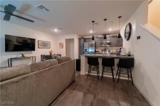 Photo #3: 2709295 Listing