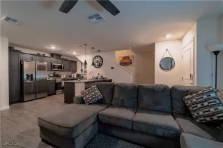 Photo #5: 2709295 Listing