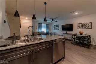 Photo #6: 2709295 Listing