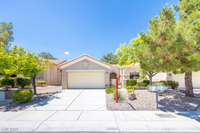 MLS: 2709298 Condo For Sale