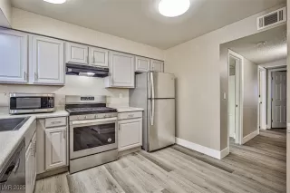 Photo #3: 2709330 Listing