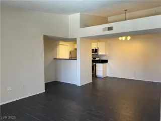 Photo #2: 2709346 Listing 