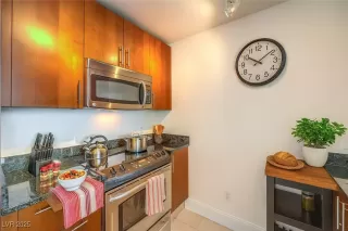 Photo #5: 2709367 Listing 