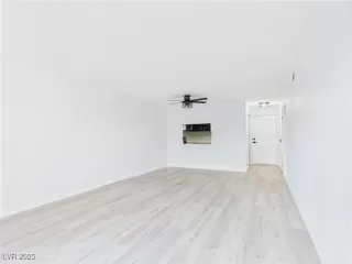 Photo #6: 2709390 Listing