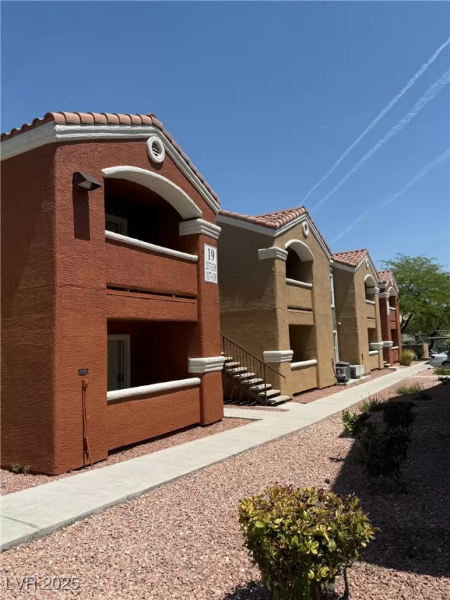 MLS: 2709392 Condo For Sale