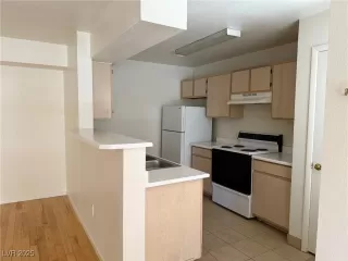 Photo #2: 2709392 Listing 