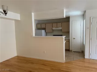 Photo #3: 2709392 Listing 