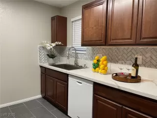 Photo #2: 2709398 Listing 