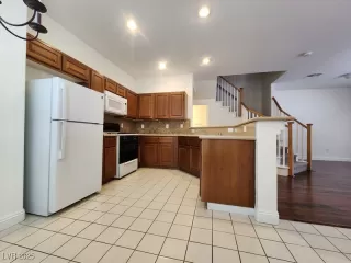 Photo #5: 2709415 Listing 