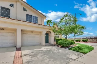 Photo #3: 2709426 Listing