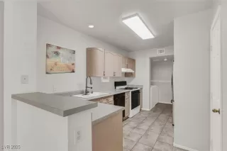 Photo #4: 2709458 Listing