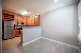 Photo #6: 2709472 Listing