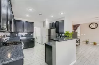 Photo #3: 2709480 Listing