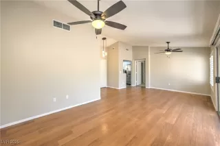 Photo #4: 2709492 Listing