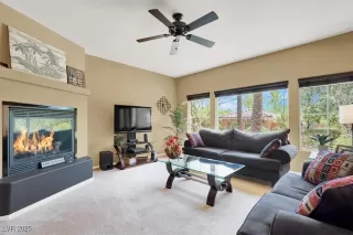 Photo #4: 2709496 Listing 