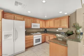 Photo #5: 2709496 Listing 