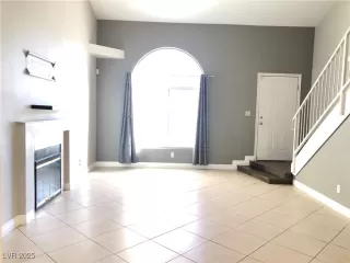 Photo #5: 2709497 Listing 