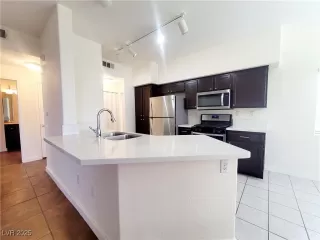 Photo #4: 2709499 Listing 