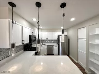 Photo #5: 2709504 Listing 