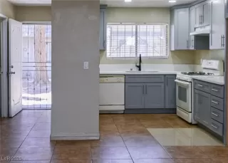 Photo #1: 2709518 Listing 