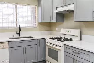 Photo #4: 2709518 Listing 