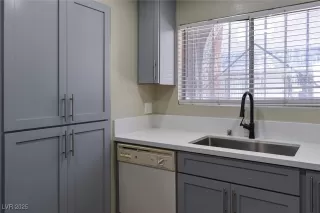 Photo #5: 2709518 Listing 