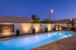 Photo #1: 2709546 Listing