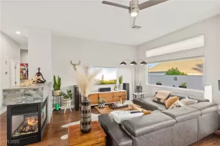 Photo #2: 2709546 Listing