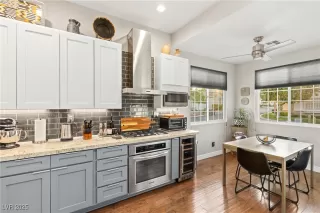 Photo #3: 2709546 Listing