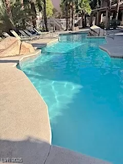 Photo #5: 2709562 Listing 