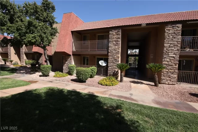 MLS: 2709583 Condo For Sale