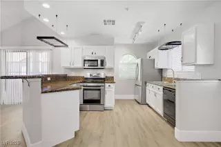 Photo #2: 2709612 Listing 